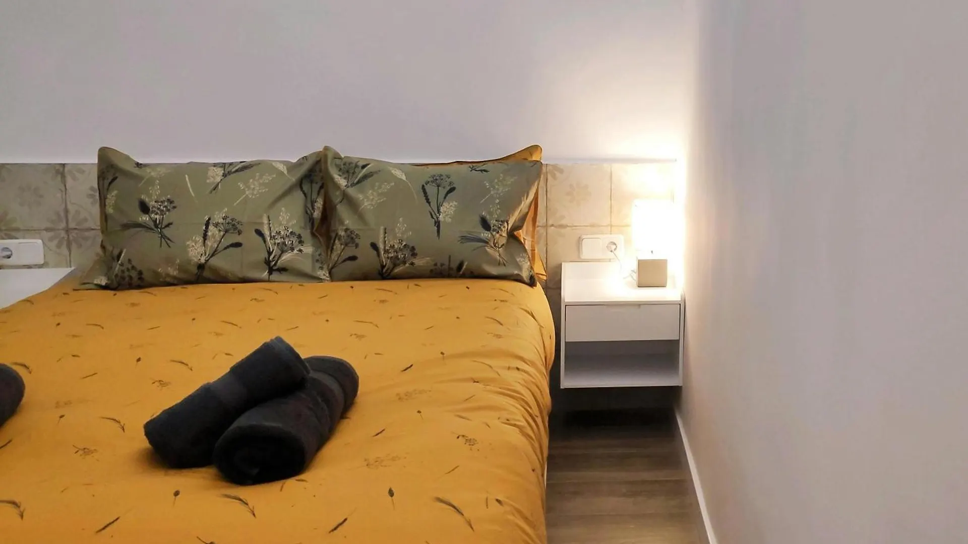 Sant Antoni 3 - Downtown Barcelona. Modern 아파트