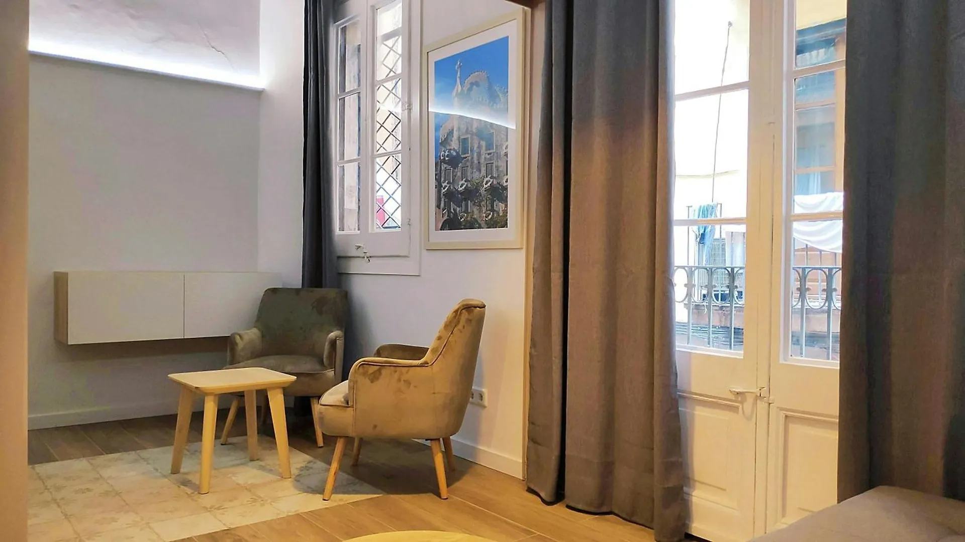 Sant Antoni 3 - Downtown Barcelona. Modern Apartment