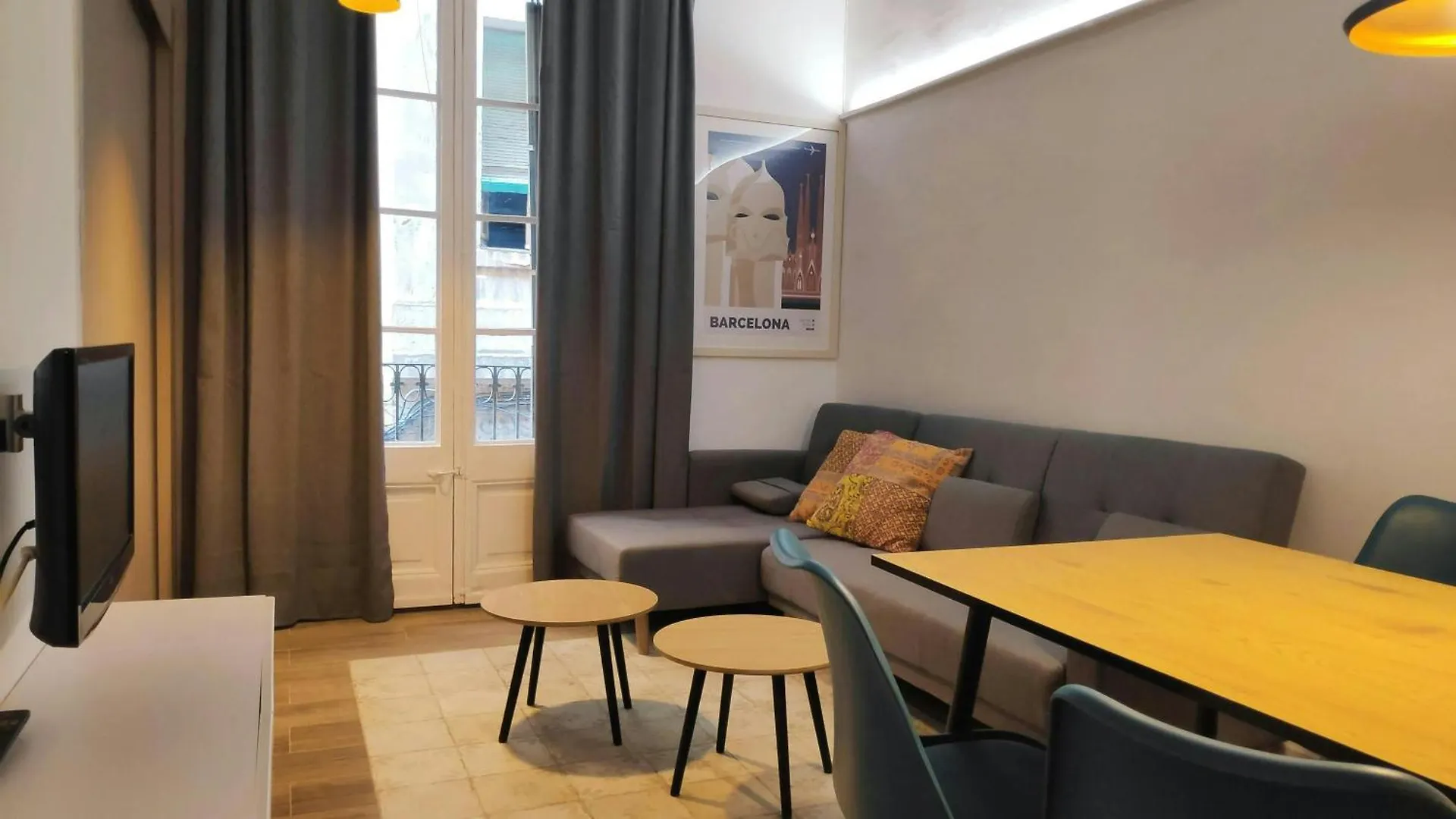 Sant Antoni 3 - Downtown Barcelona. Modern Apartment