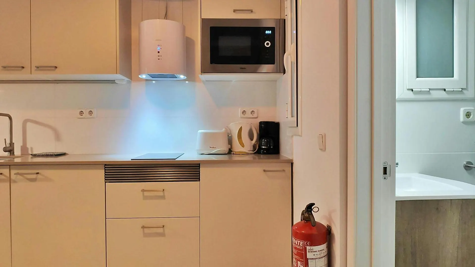 Sant Antoni 3 - Downtown Barcelona. Modern Apartment