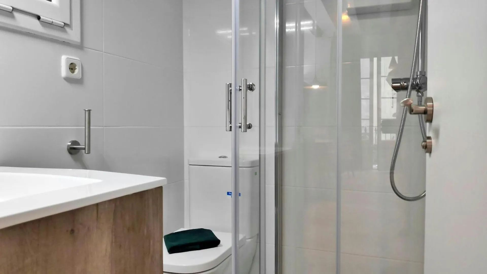 Sant Antoni 3 - Downtown Barcelona. Modern Apartment Spain