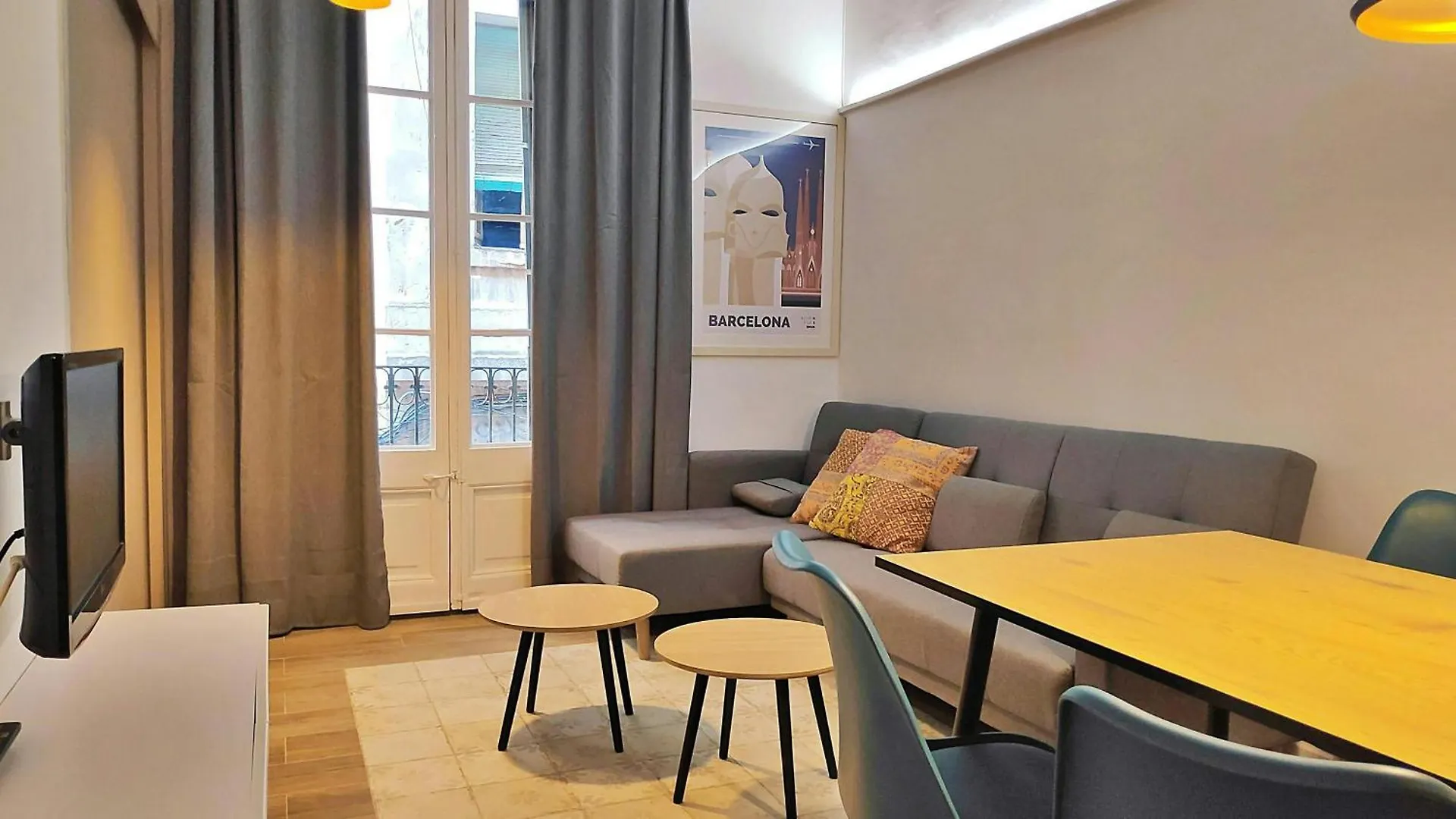 Sant Antoni 3 - Downtown Barcelona. Modern Apartment