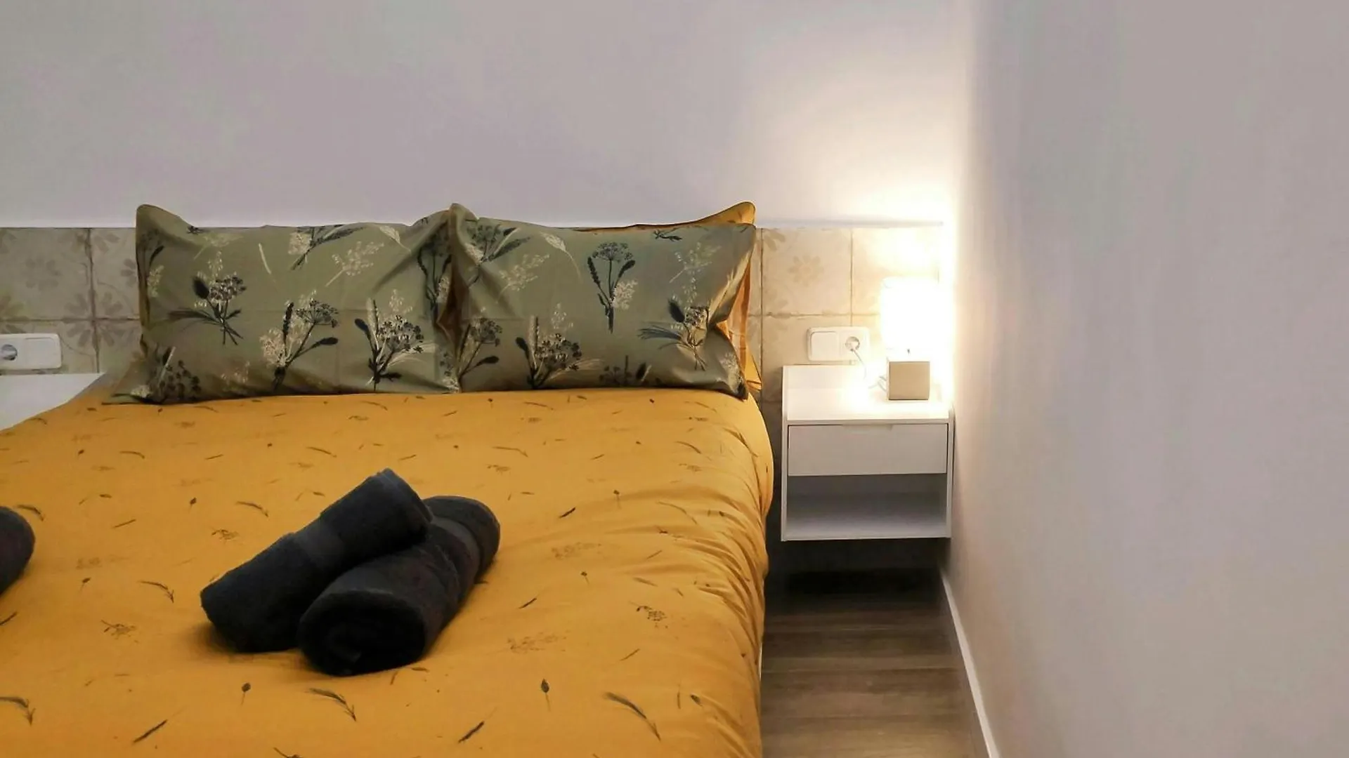 Sant Antoni 3 - Downtown Barcelona. Modern Apartment